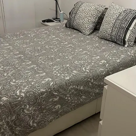 Em Compartilhado Lägenhet Loures